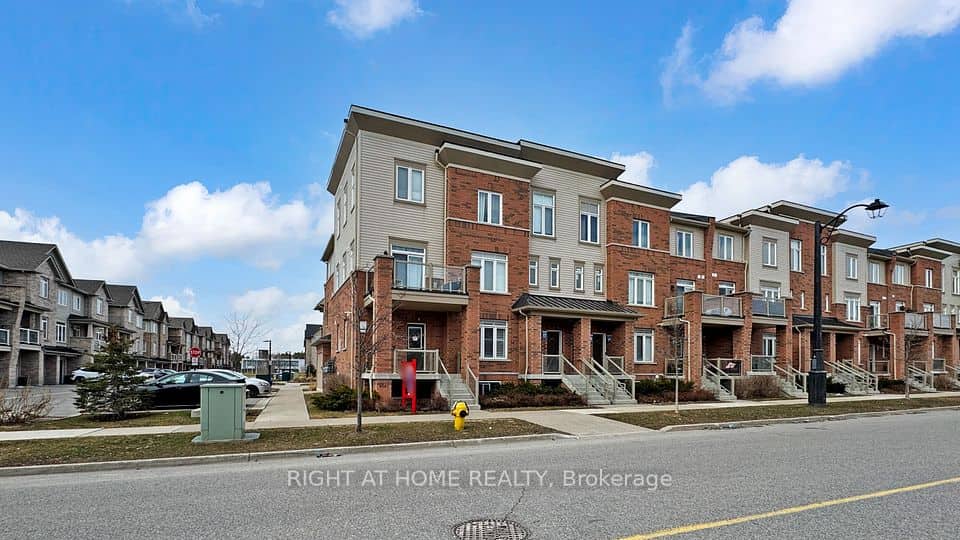 2710 William Jackson Drive E, Pickering