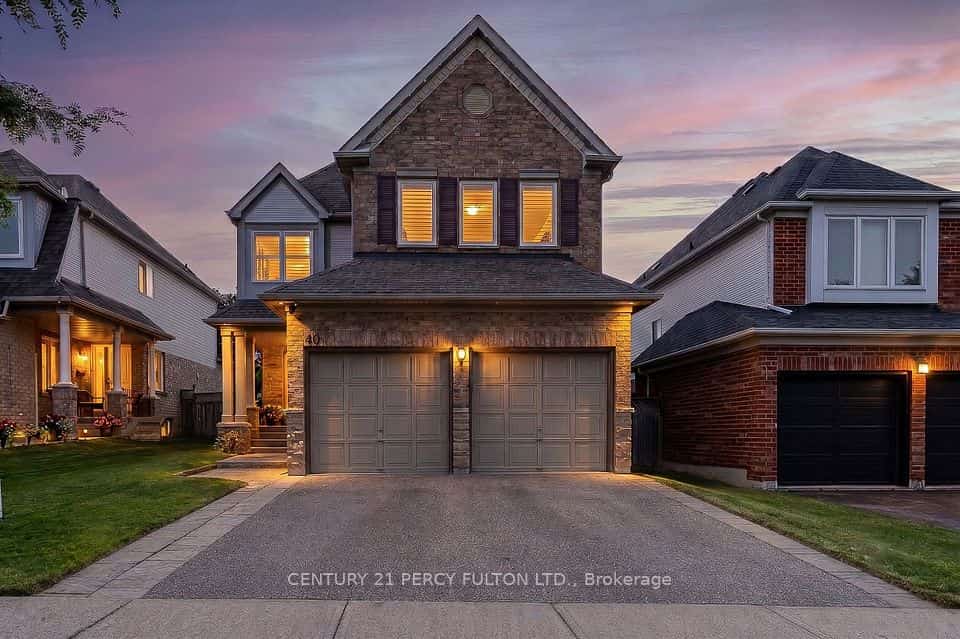 40 Southwell Avenue, Whitby, ON L1P 1N4