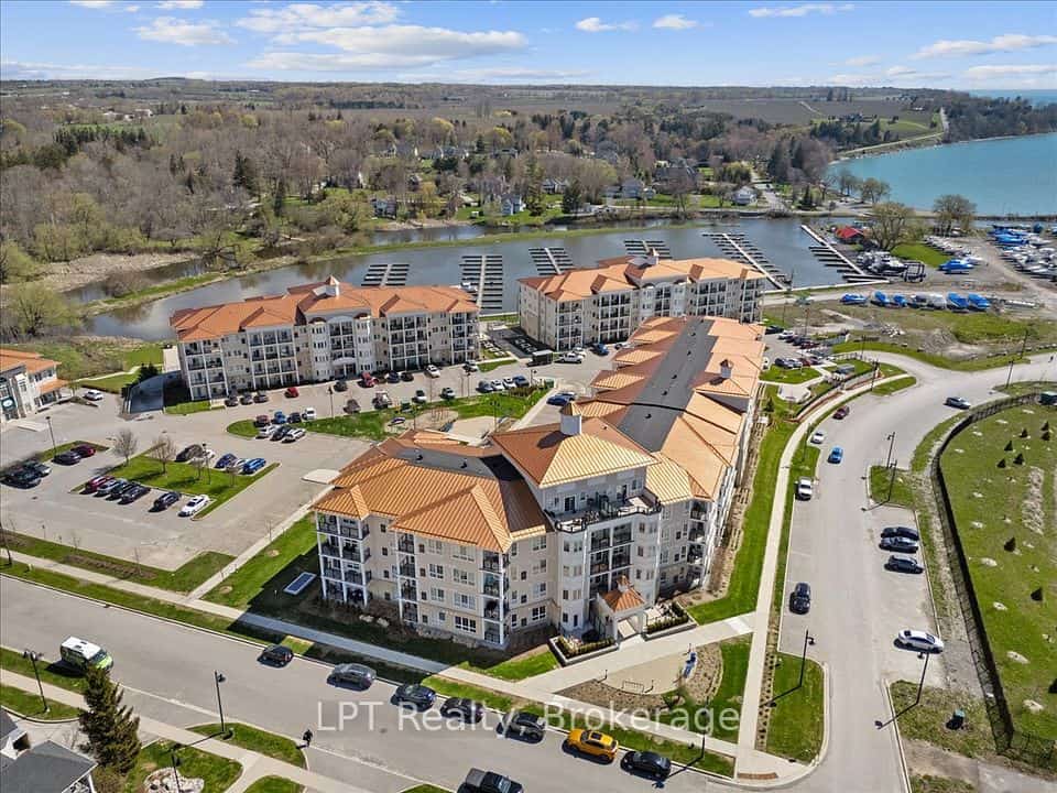 50 Lakebreeze Drive #102, Clarington, ON L1B 0V9