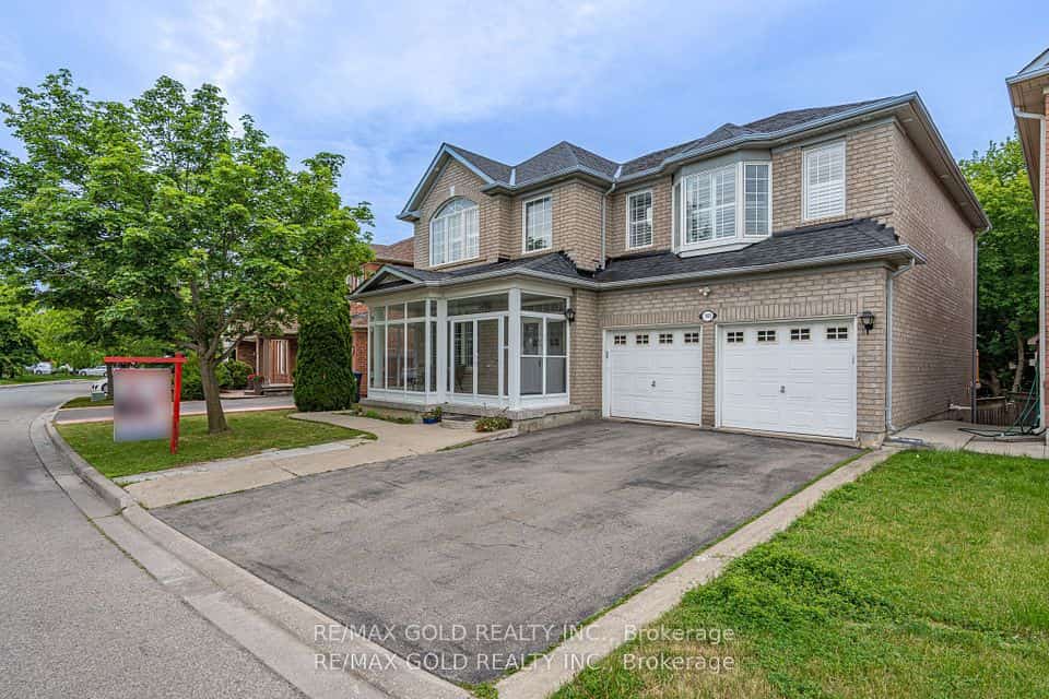 141 Whitwell Drive, Brampton, ON L6P 1L2