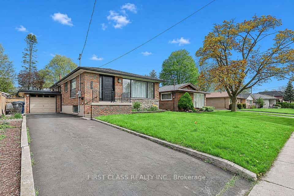 24 Fintona Avenue, Toronto, ON M1E 1V3