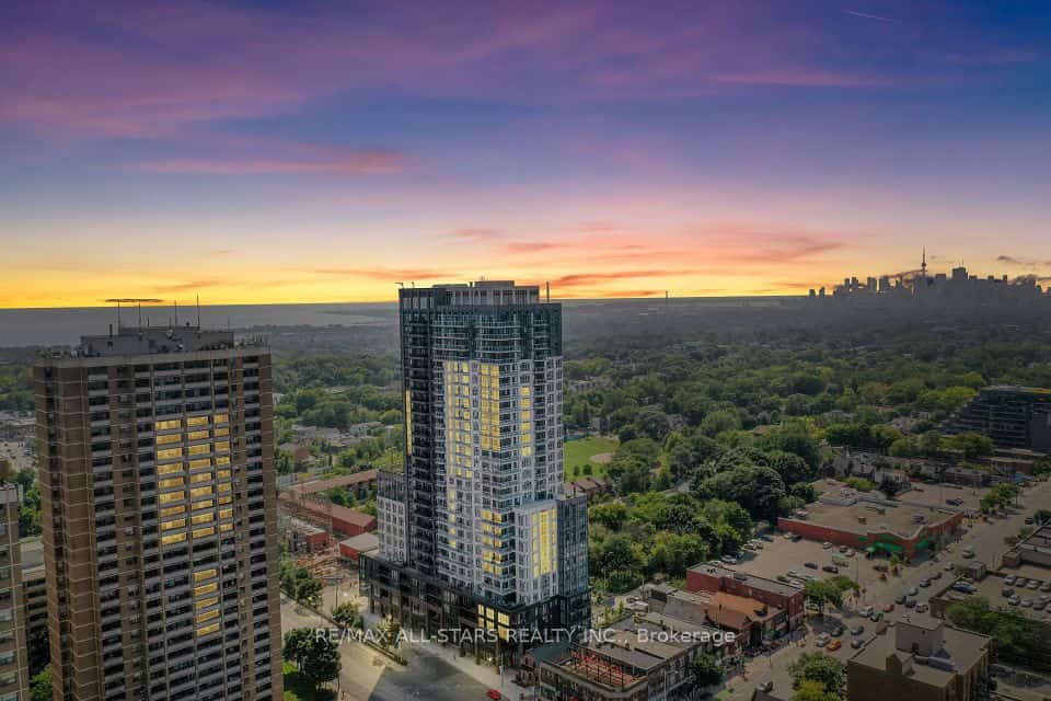 286 Main Street #1811, Toronto, ON M4C 0B3