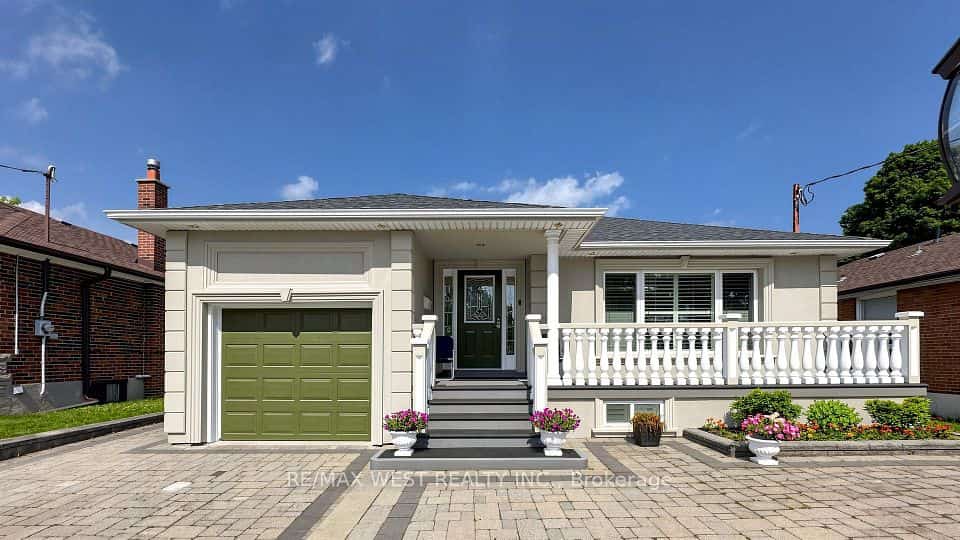 555 McCowan Road, Toronto, ON M1J 1J7