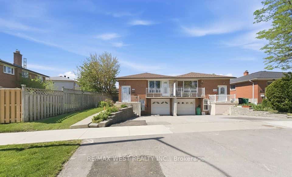 7066 Magic Court, Mississauga, ON L4T 3A1
