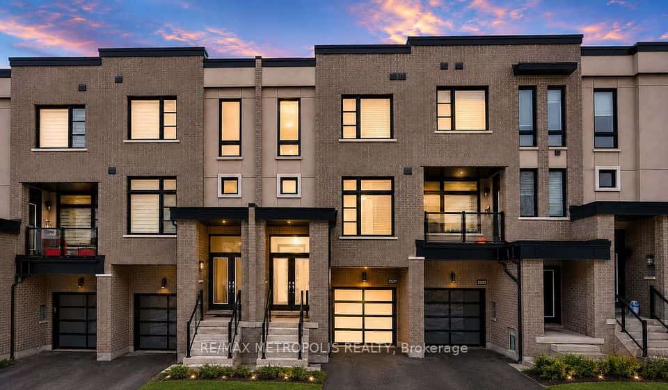 2521 Castlegate Crossing, Pickering, ON L1X 0H7
