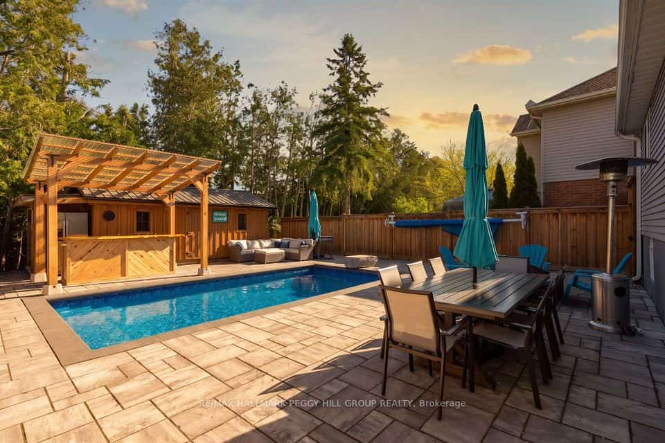 44 Knicely Road, Barrie, ON L4N 6V3