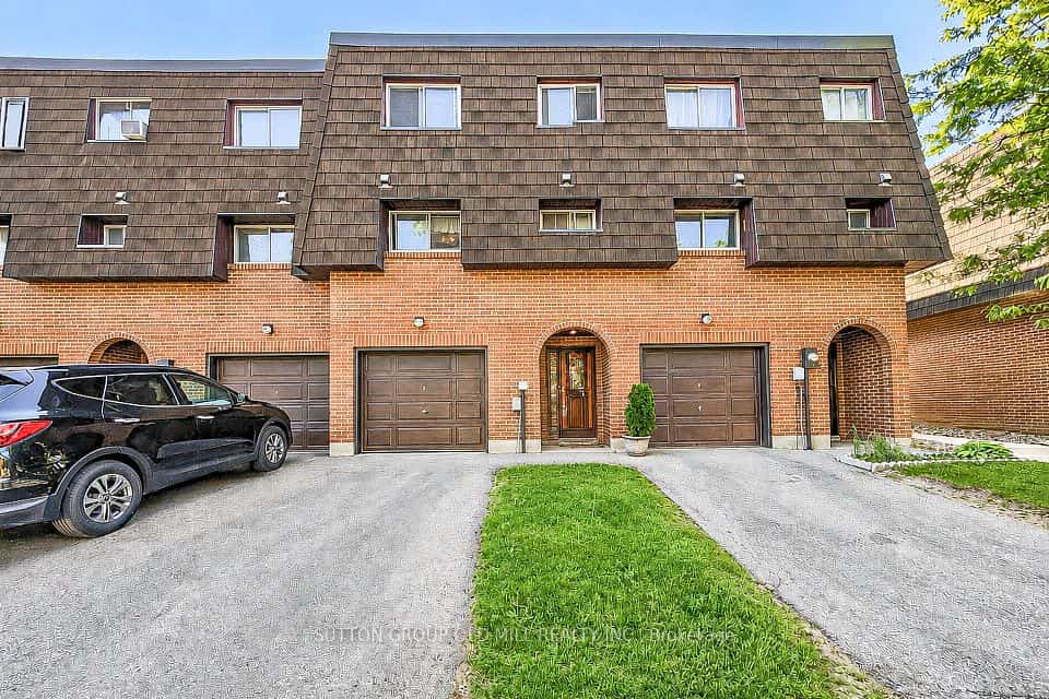 96 Darras Court, Brampton, ON L6T 1W7