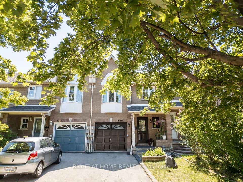 604 Lumberton Crescent, Mississauga, ON L4Z 3Z6