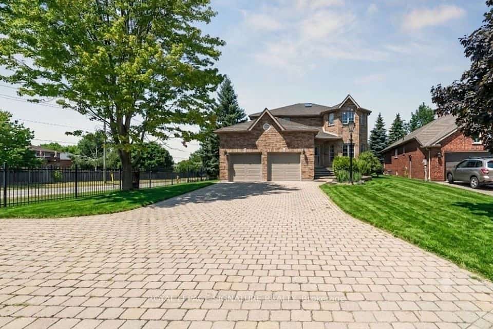 12 Mccullough Court, Barrie, ON L4N 8M3