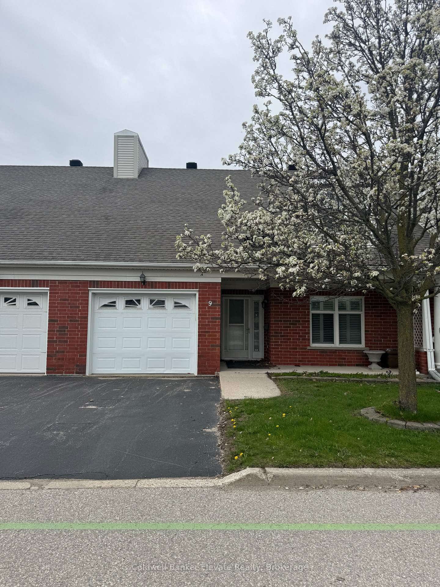 2705 KINGSWAY Drive #9, Kitchener, ON N2C 2T2