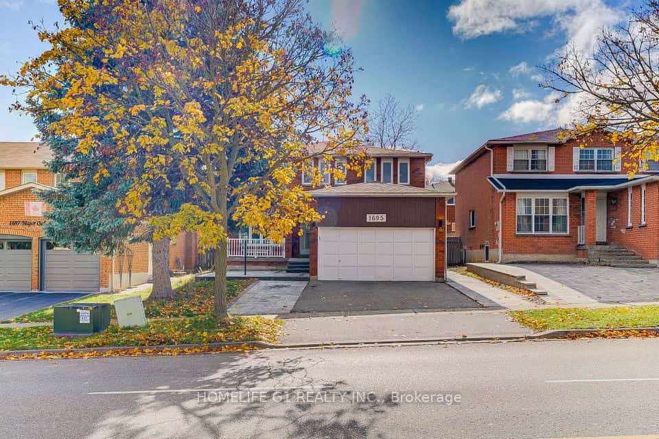 1695 Major Oaks Road, Pickering, ON L1X 1X2