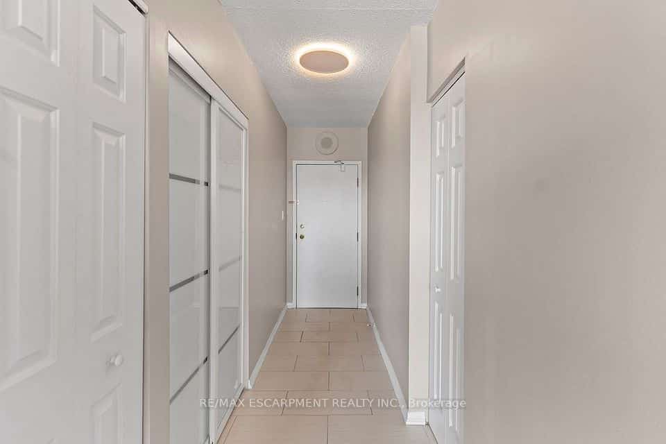 36 James Street S #810, Hamilton, ON L8P 4W4