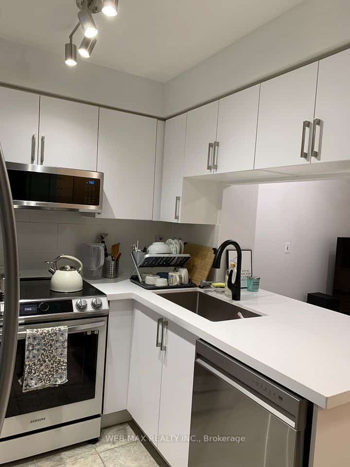 22 Olive Avenue #305, Toronto, ON M2N 7G6