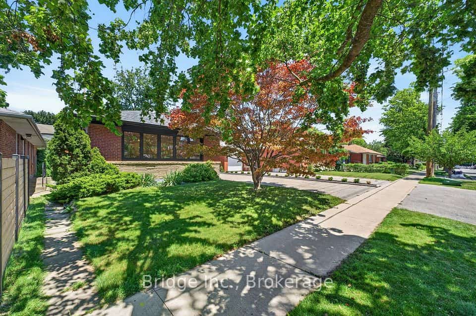 14 Norseman Street, Toronto, ON M8Z 2P2