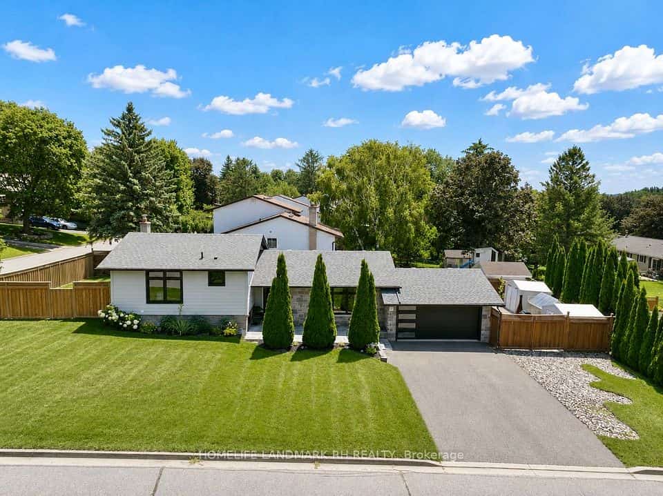 824 Grace Street, Newmarket, ON L3Y 2L7
