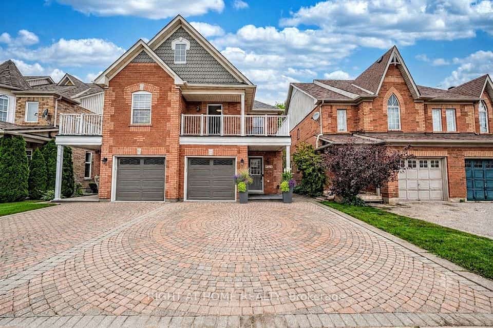 1133 Hickory Hollow Glen, Mississauga, ON L5W 1J4