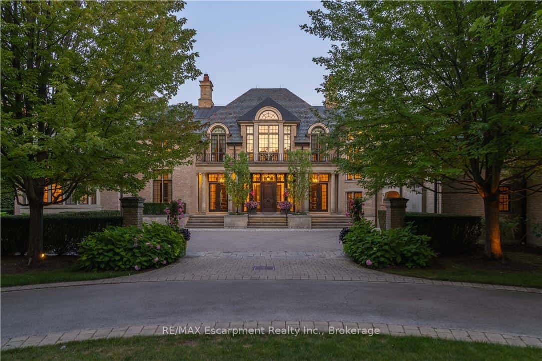 2054 Lakeshore Road E, Oakville, ON L6J 1M3