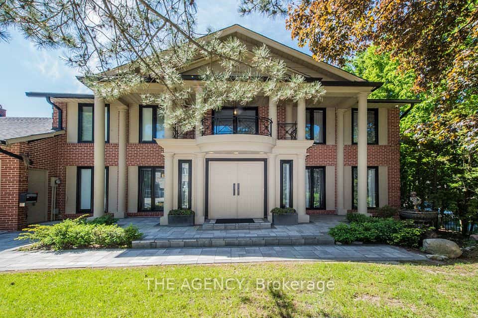 7 Shady Oaks Crescent, Toronto, ON M3C 2L4