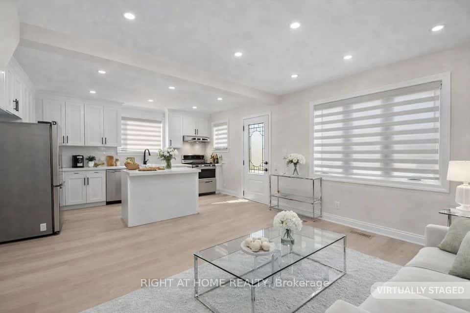 961 Victoria Park Avenue, Toronto, ON M4B 2J4