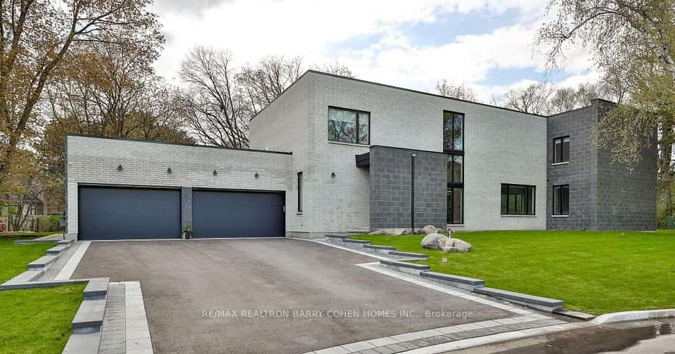 4 Sunflower Court, Markham, ON L3T 2W3