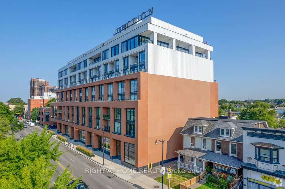 2720 Dundas Street W #313, Toronto, ON M6P 1Y2