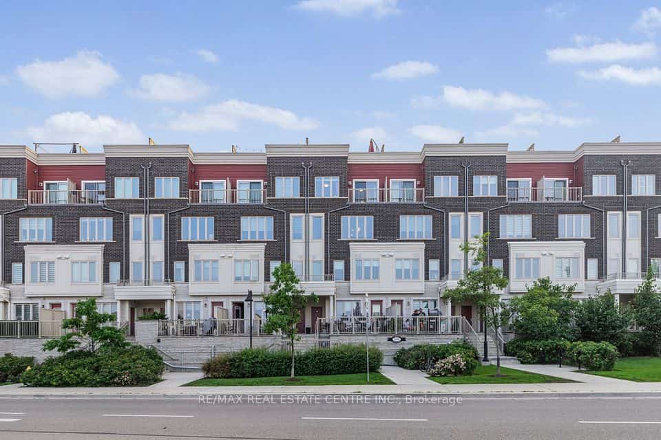 100 Long Branch Avenue #27, Toronto, ON M8W 1N6