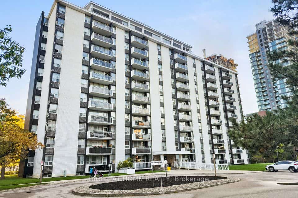 151 LaRose Avenue E #907, Toronto, ON M9P 1B3