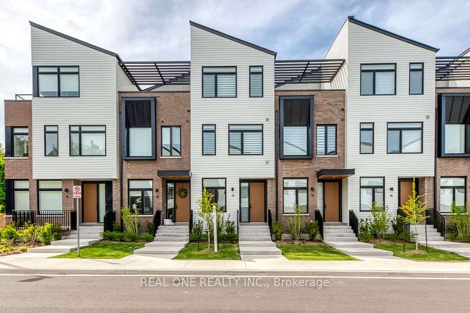 20 Lou Parsons Way #13, Mississauga, ON L5H 0B2