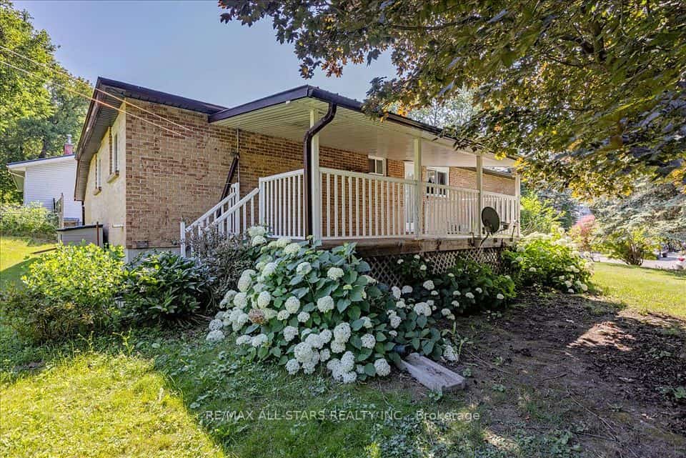 142 Parkview Road, Georgina, ON L4P 2J7