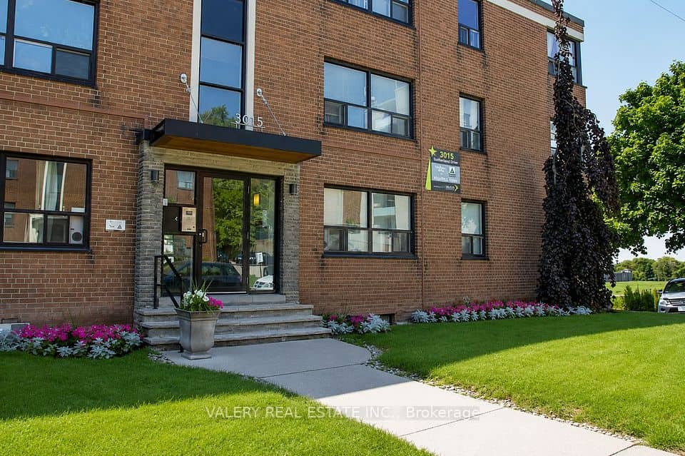 3015 Queen Street E, Toronto