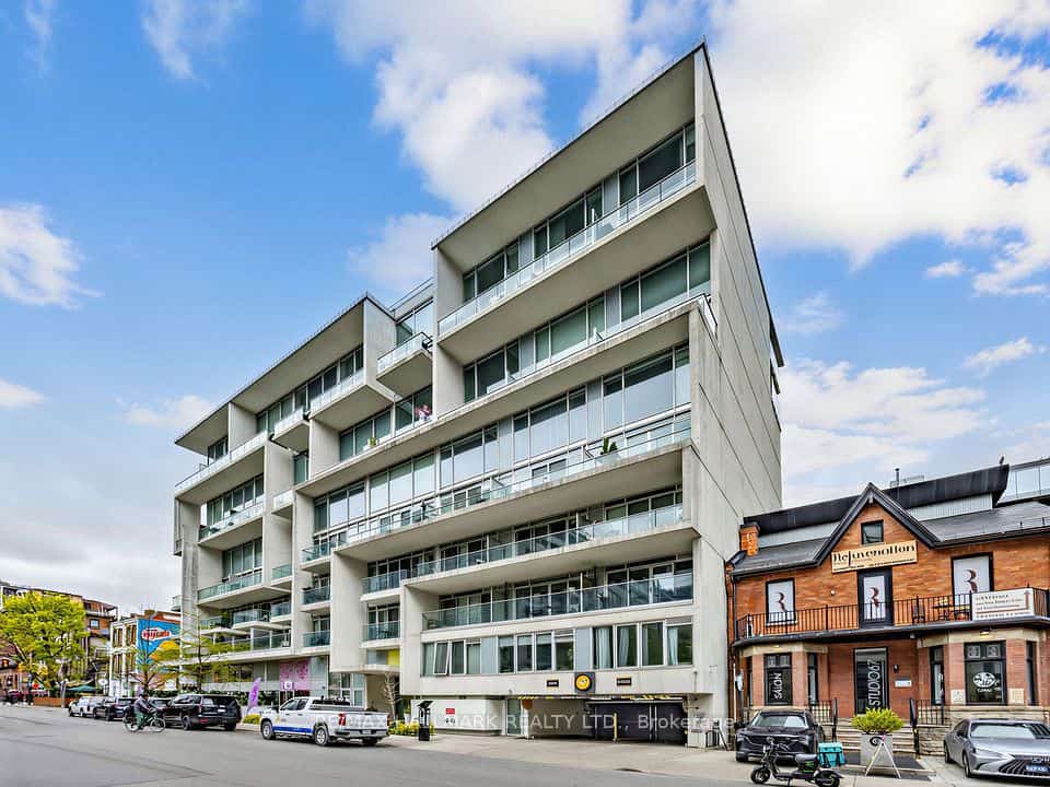 75 Portland Street #213, Toronto, ON M5V 2M9