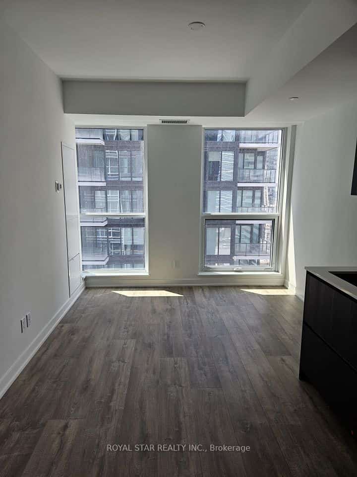 327 King Street W #2205, Toronto, ON M5V 1J5