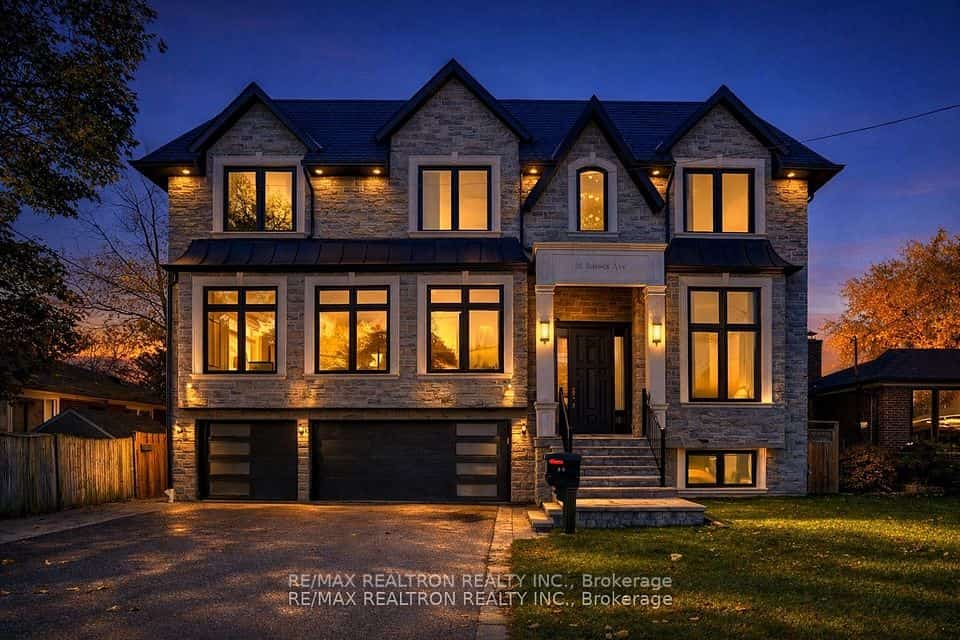 36 Sussex Avenue, Richmond Hill, ON L4C 2E6