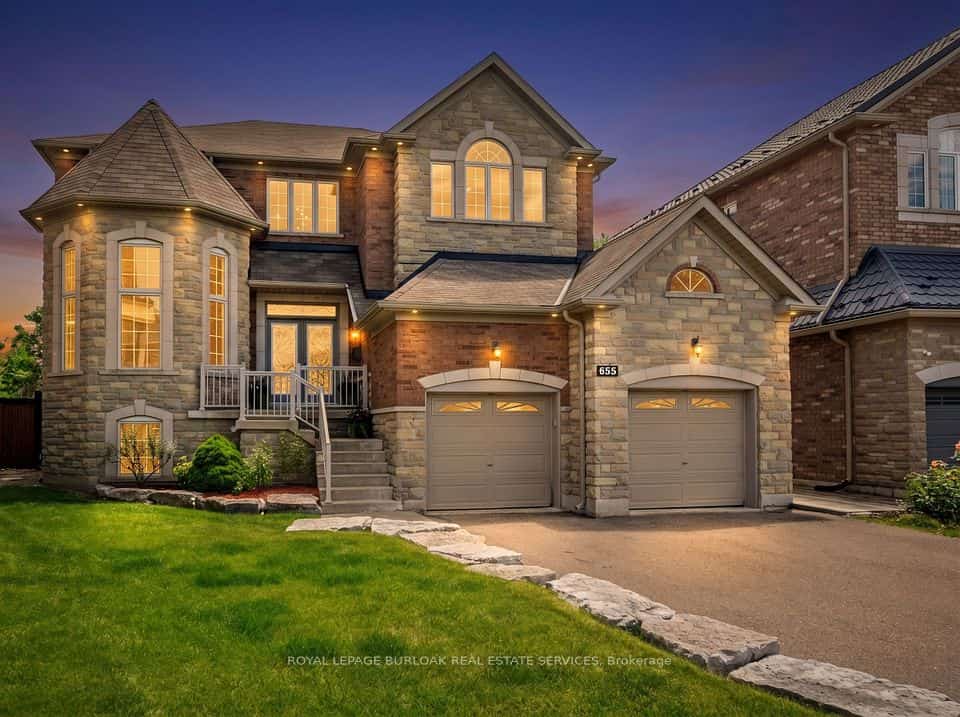 655 Kozel Court, Mississauga, ON L4Z 4E4