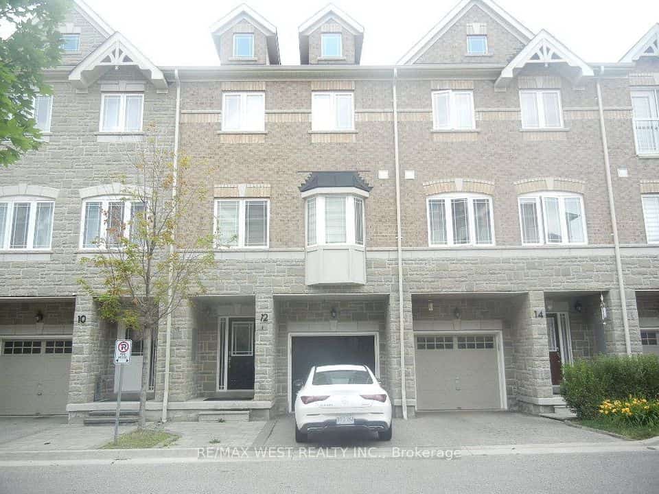 12 Waterstone Way, Whitby, ON L1N 0M3