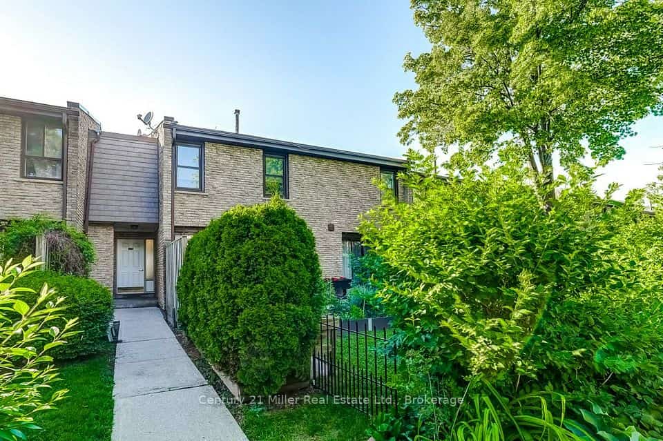 2605 Woodchester Drive #36, Mississauga, ON L5K 2E3