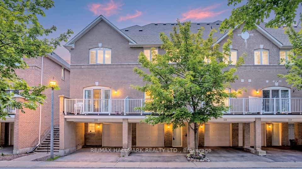 23 Observatory Lane #222, Richmond Hill, ON L4C 0M7