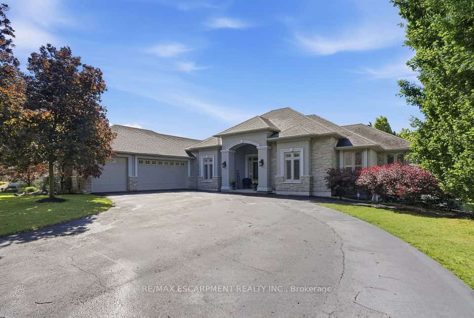1318 Concession 6, Hamilton, ON L8B 1N1