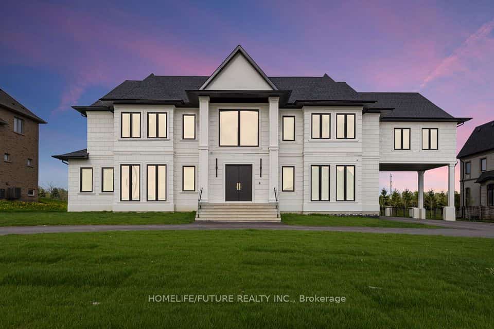 9 Pleasant Valley Drive, Whitchurch-Stouffville, ON L4A 1W3
