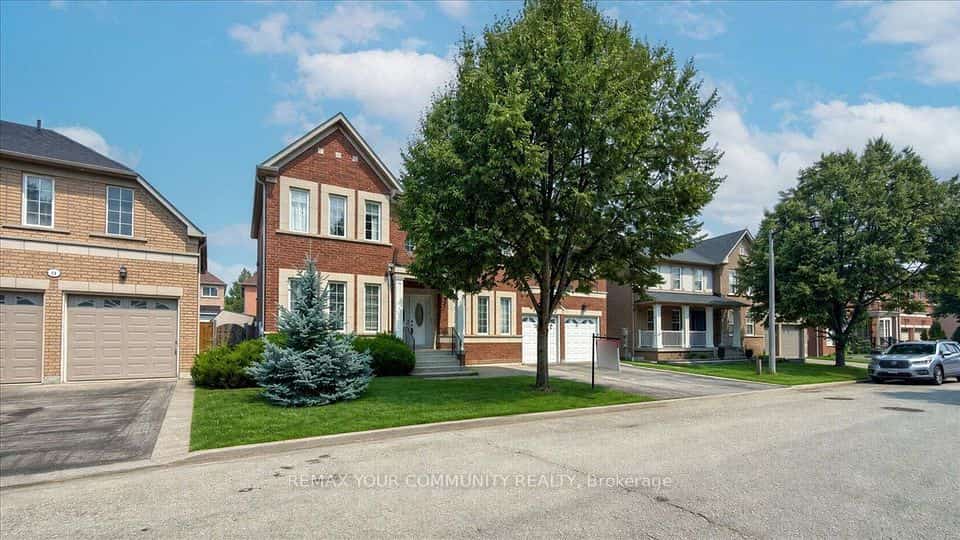 8 Westacott Avenue, Ajax, ON L1T 4H6