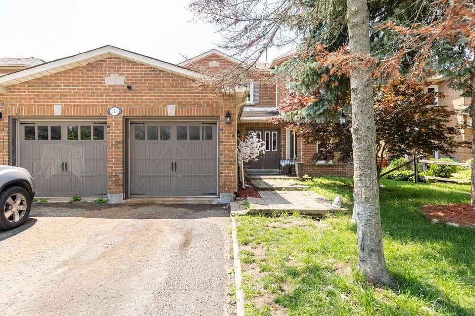 2 Hook Court, Barrie, ON L4N 7H7
