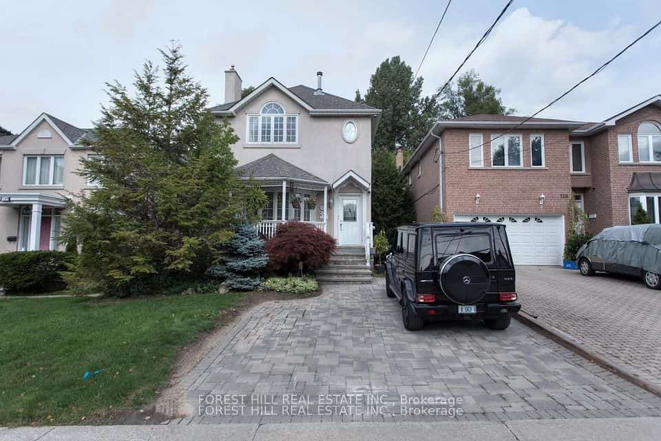 136 Hollywood Avenue, Toronto, ON M2N 3K3