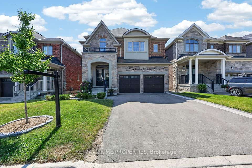 28 Frederick Taylor Way, East Gwillimbury, ON L0G 1M0