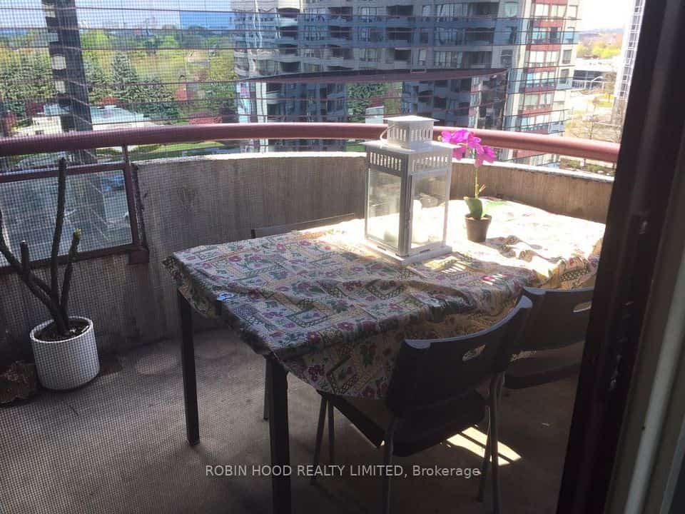 5765 Yonge Street #804, Toronto, ON M2M 4H9