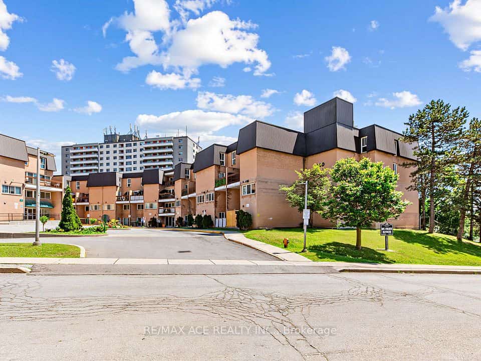 100 Mornelle Court #1017, Toronto, ON M1E 4X2