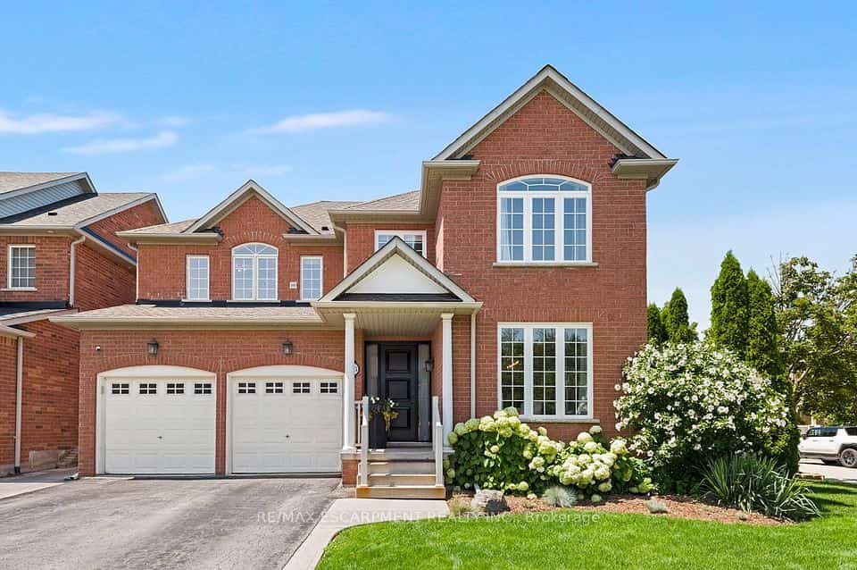 33 Dewsbury Way, Hamilton, ON L8E 6C2