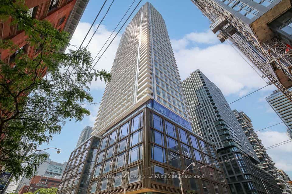 88 Queen Street #901, Toronto, ON M5C 0B6
