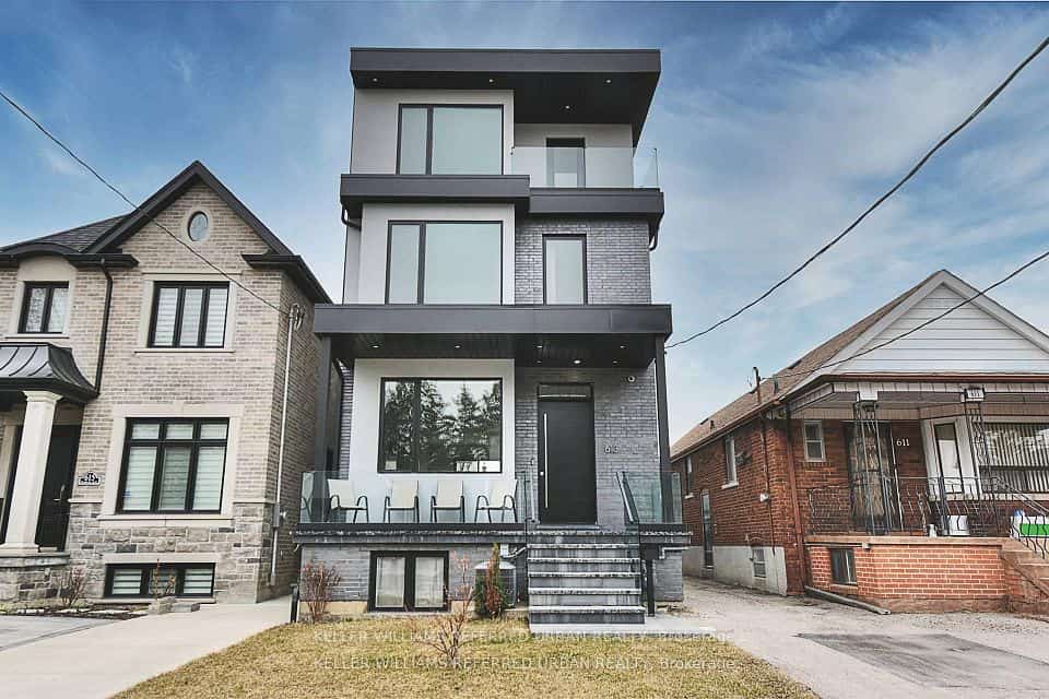 613 Harvie Avenue, Toronto, ON M6E 4M4