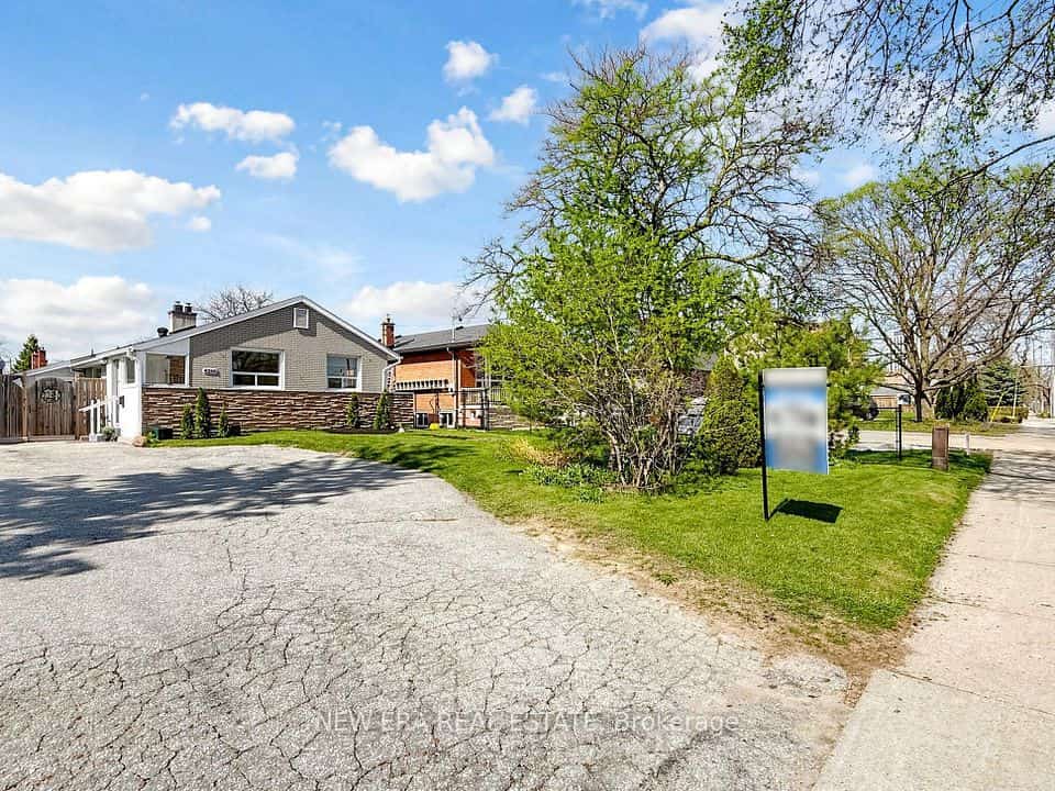 4246 Bloor Street W, Toronto, ON M9C 1Z7