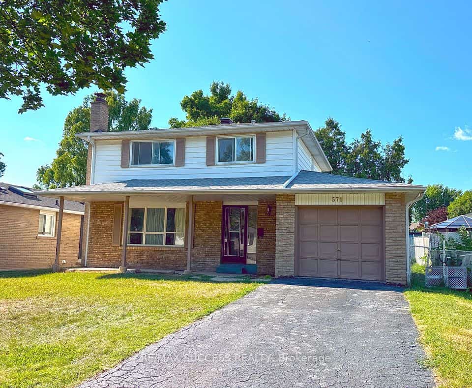 571 Minette Circle, Mississauga, ON L5A 3B9